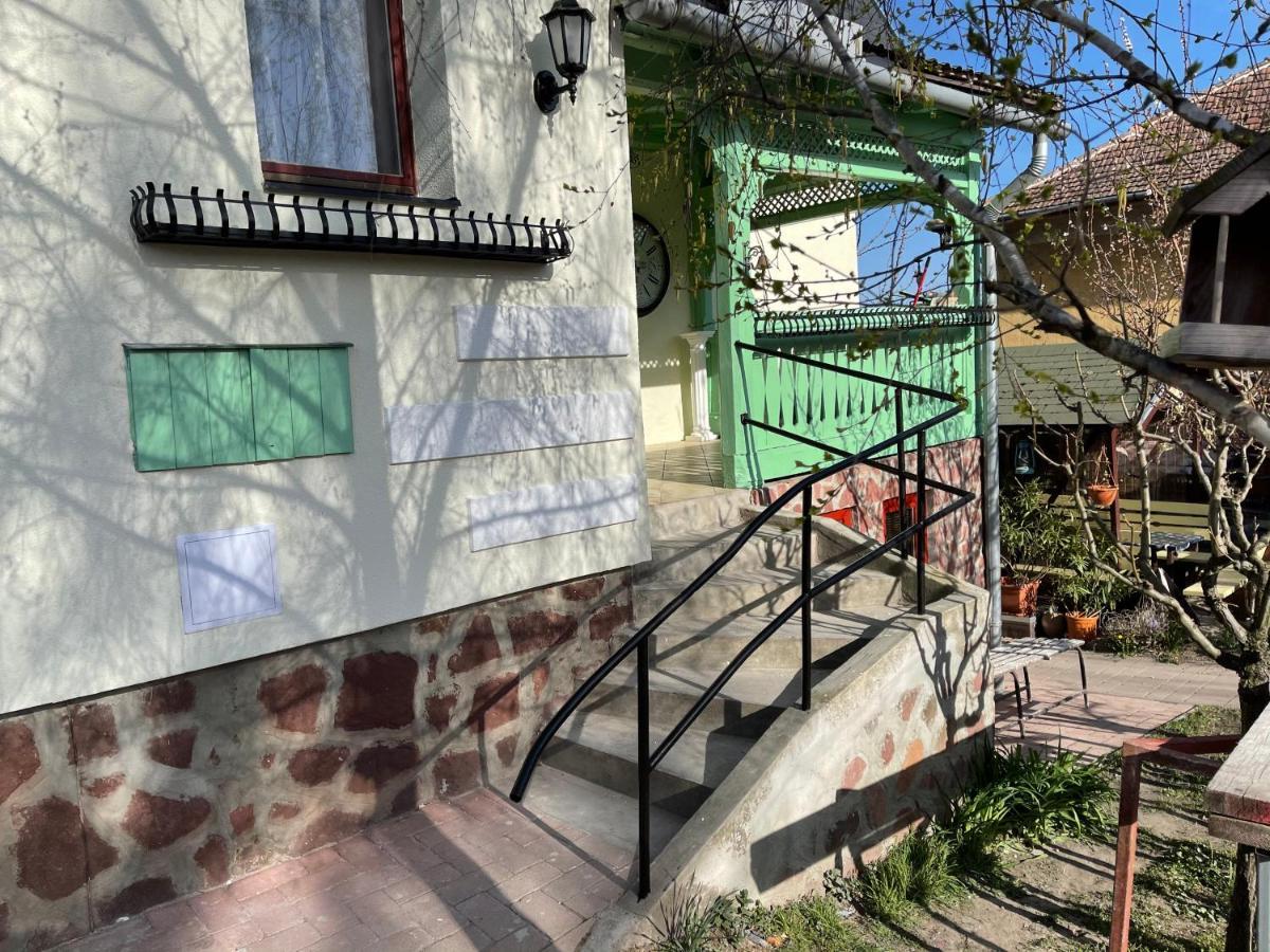 Tamas Apartman Balatonfoeldvar Sziveben- Egesz Evben Nyitva! Luaran gambar