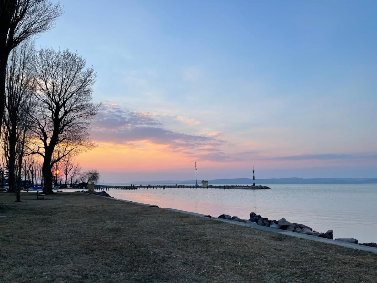 Tamas Apartman Balatonfoeldvar Sziveben- Egesz Evben Nyitva! Luaran gambar