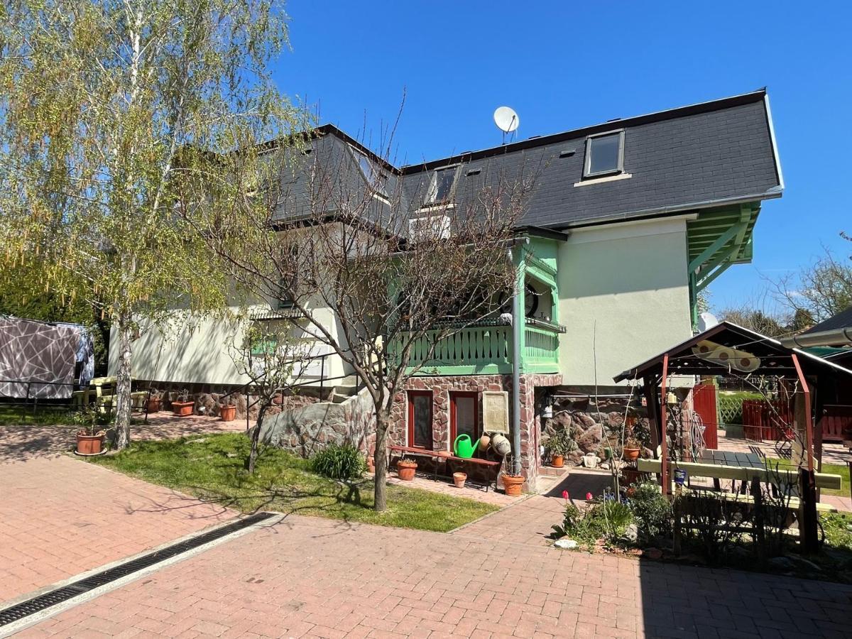 Tamas Apartman Balatonfoeldvar Sziveben- Egesz Evben Nyitva! Luaran gambar